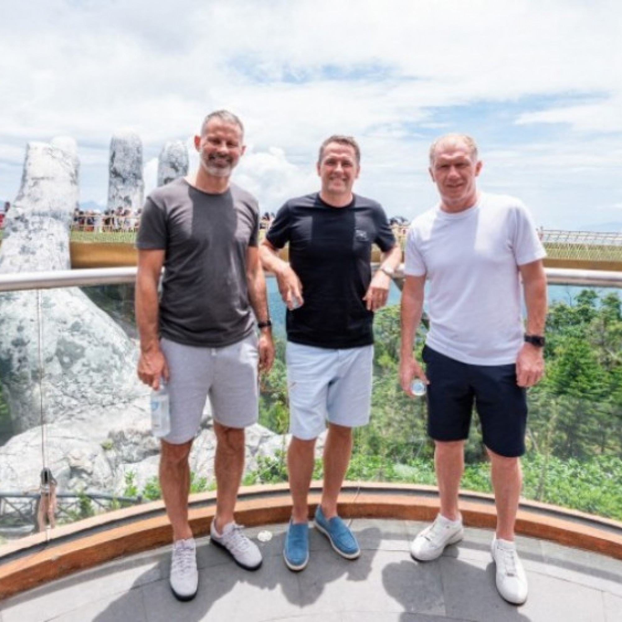  - Ba cầu thủ huyền thoại của Manchester United check in Cầu Vàng