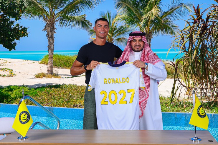 Ronaldo trải lòng về bản hợp đồng kỷ lục, lại tuyên bố sốc về Saudi Pro League - 1