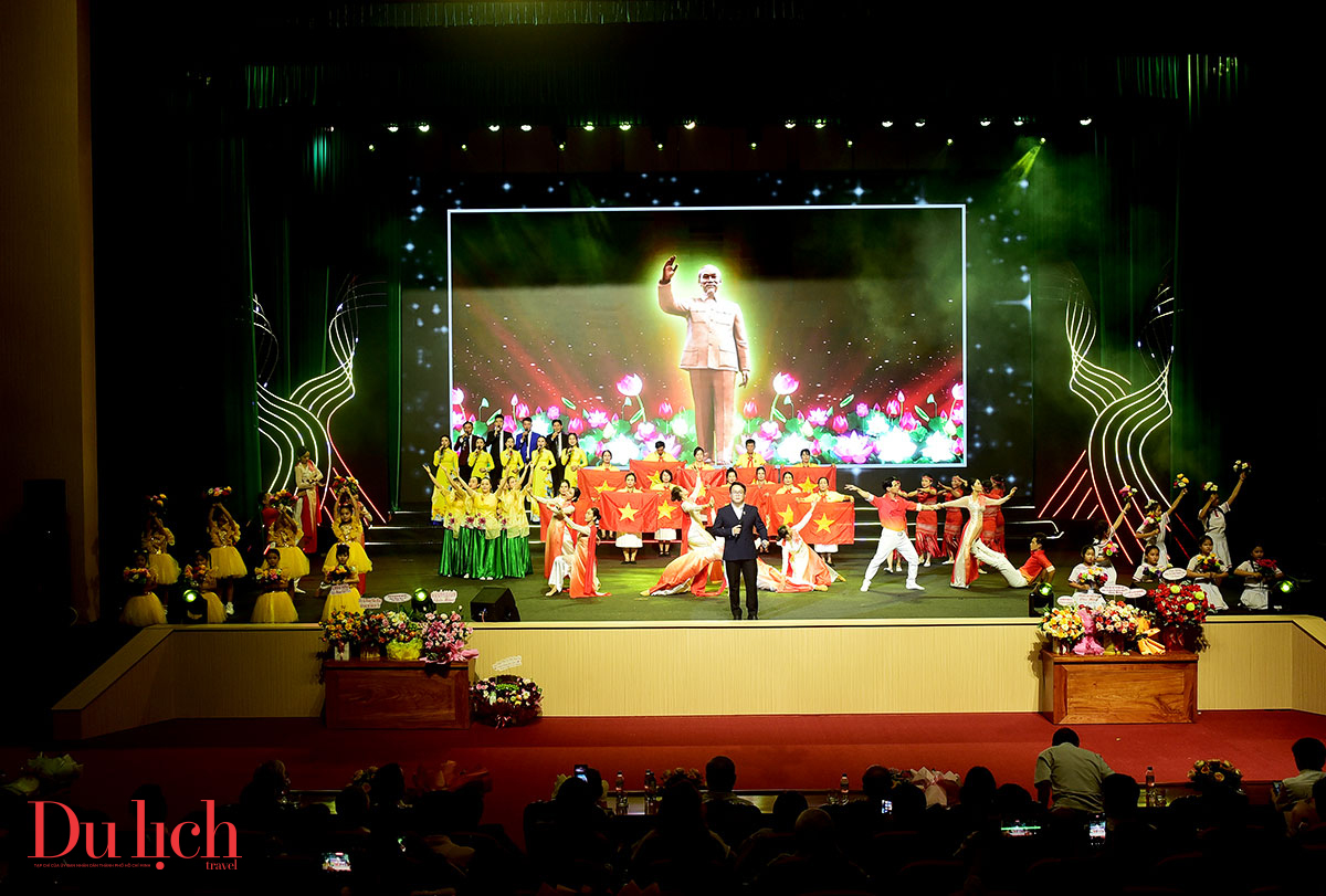 lan toa tinh yeu que huong trong dem nhac tran xuan tien ‘nhu nang bay len’ - 9