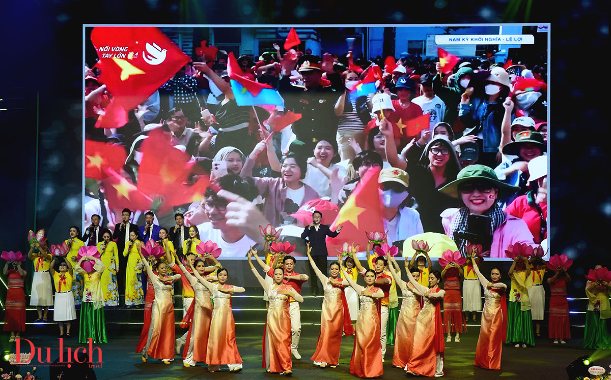 lan toa tinh yeu que huong trong dem nhac tran xuan tien ‘nhu nang bay len’ - 3