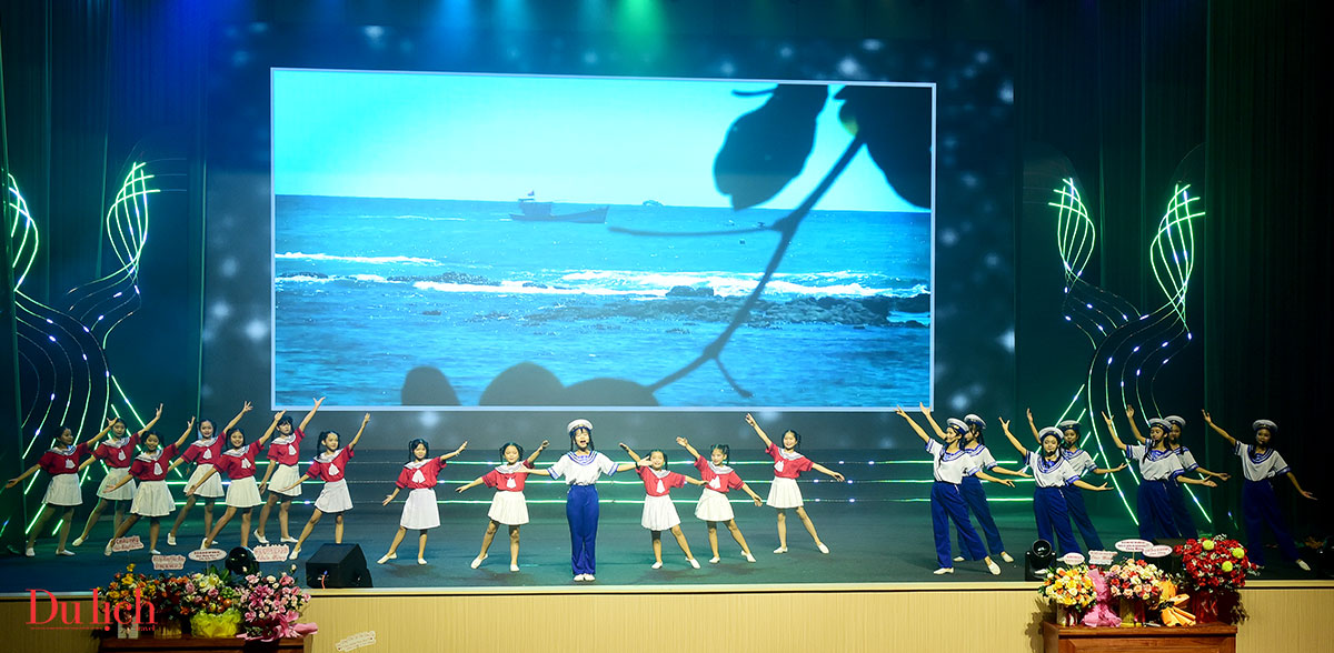 lan toa tinh yeu que huong trong dem nhac tran xuan tien ‘nhu nang bay len’ - 16