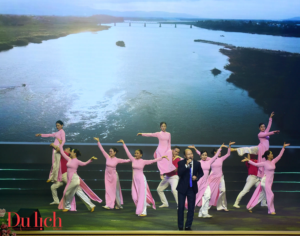 lan toa tinh yeu que huong trong dem nhac tran xuan tien ‘nhu nang bay len’ - 12