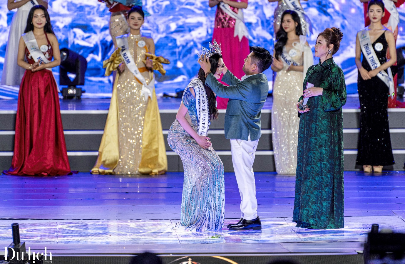 ngam nhin nhan sac tan hoa hau bien viet nam toan cau 2025 - 6