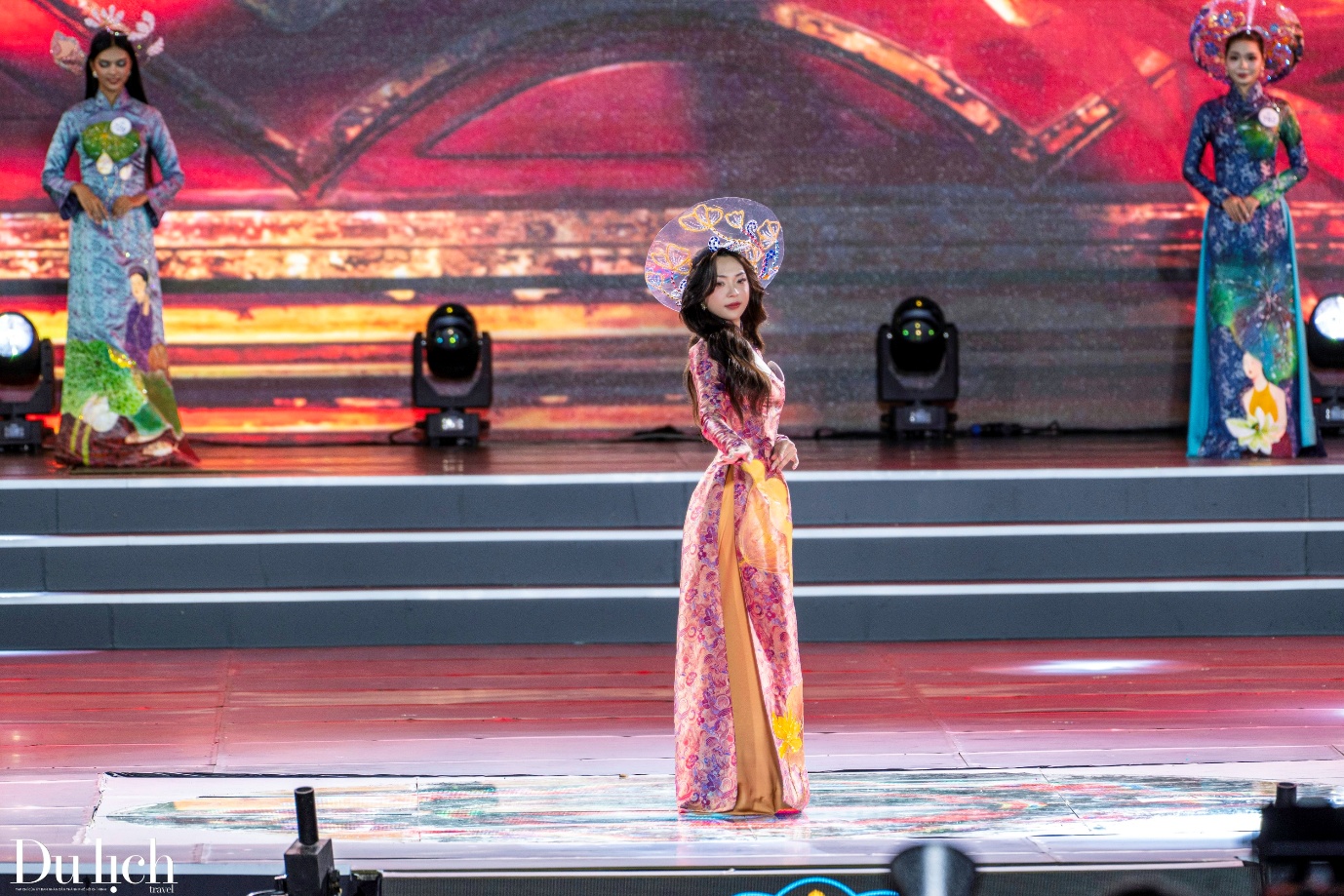 ngam nhin nhan sac tan hoa hau bien viet nam toan cau 2025 - 14