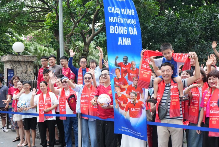Fan vỡ òa đón huyền thoại Manchester Reds, Michael Owen ấn tượng mạnh với dịch vụ y tế đẳng cấp của BV Tâm Anh - 9