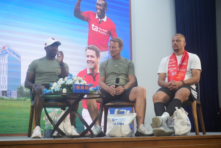 Fan vỡ òa đón huyền thoại Manchester Reds, Michael Owen ấn tượng mạnh với dịch vụ y tế đẳng cấp của BV Tâm Anh - 4