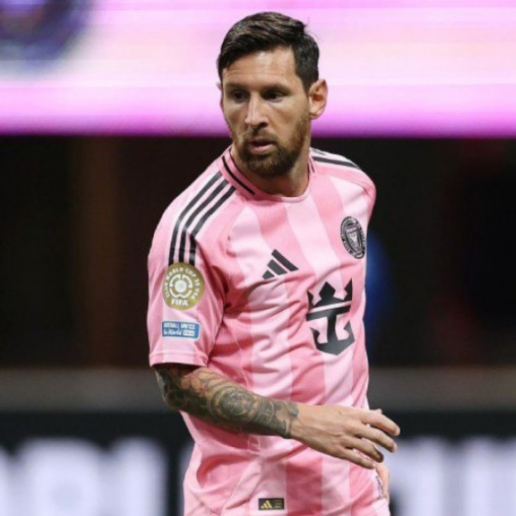  - Messi vất vả xuyên phá hàng thủ PSG, Busquets sai lầm đáng trách