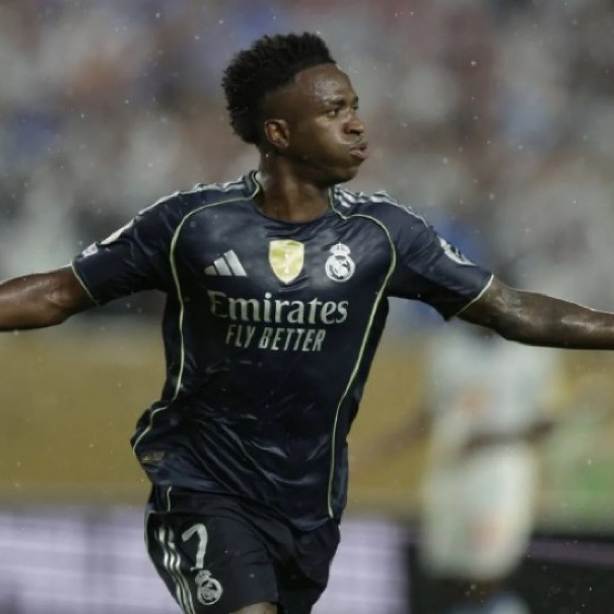  - Vinicius lo bị treo giò ở tứ kết Club World Cup, bí mật đàm phán gia hạn với Real