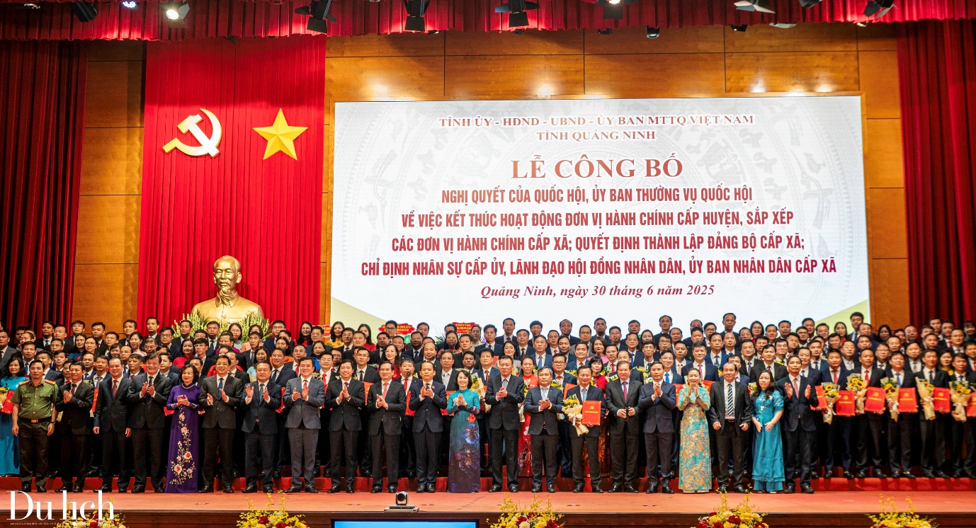 quang ninh cong bo thanh lap 52 xa, phuong va 2 dac khu - 9