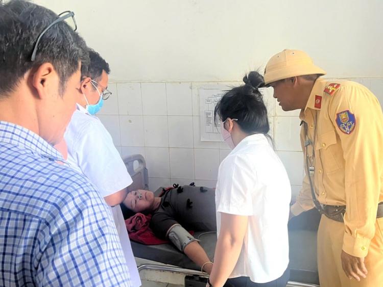 CSGT Lâm Đồng hỗ trợ đưa người nghi đột quỵ đi cấp cứu kịp thời