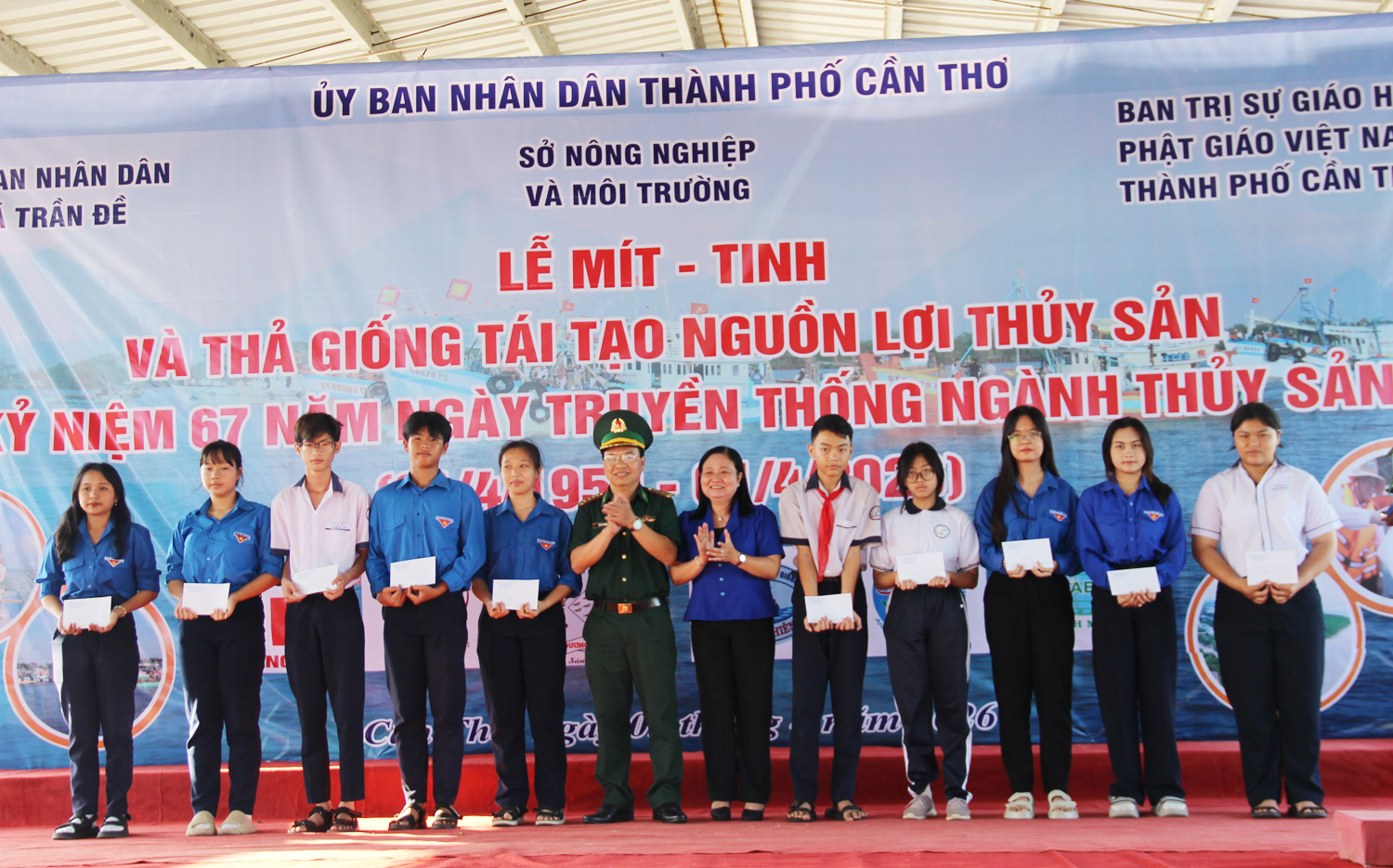 Cần Thơ trao 30 suất học bổng tại lễ mít tinh thả giống tái tạo nguồn lợi thủy sản - 4