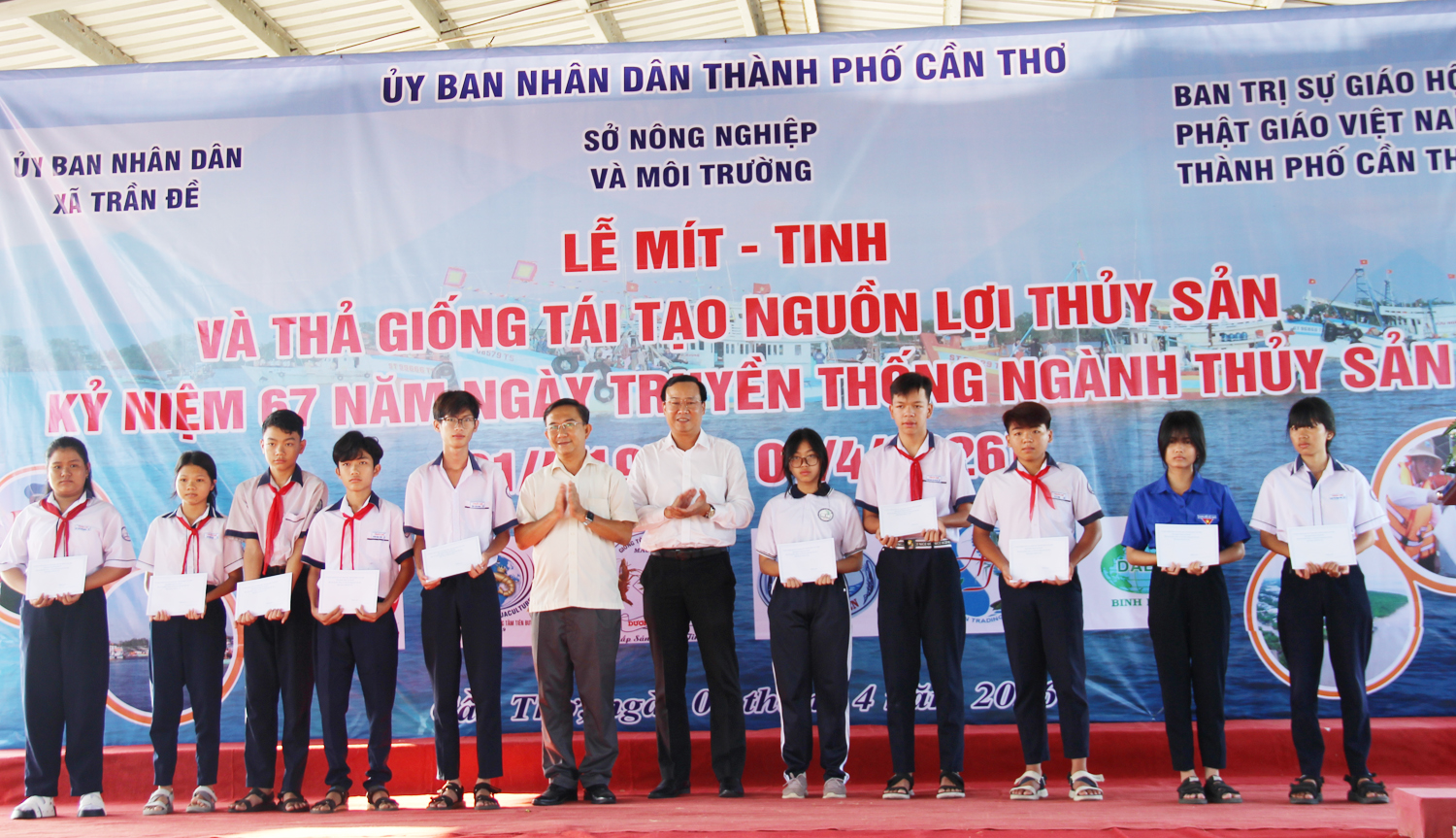Cần Thơ trao 30 suất học bổng tại lễ mít tinh thả giống tái tạo nguồn lợi thủy sản - 6