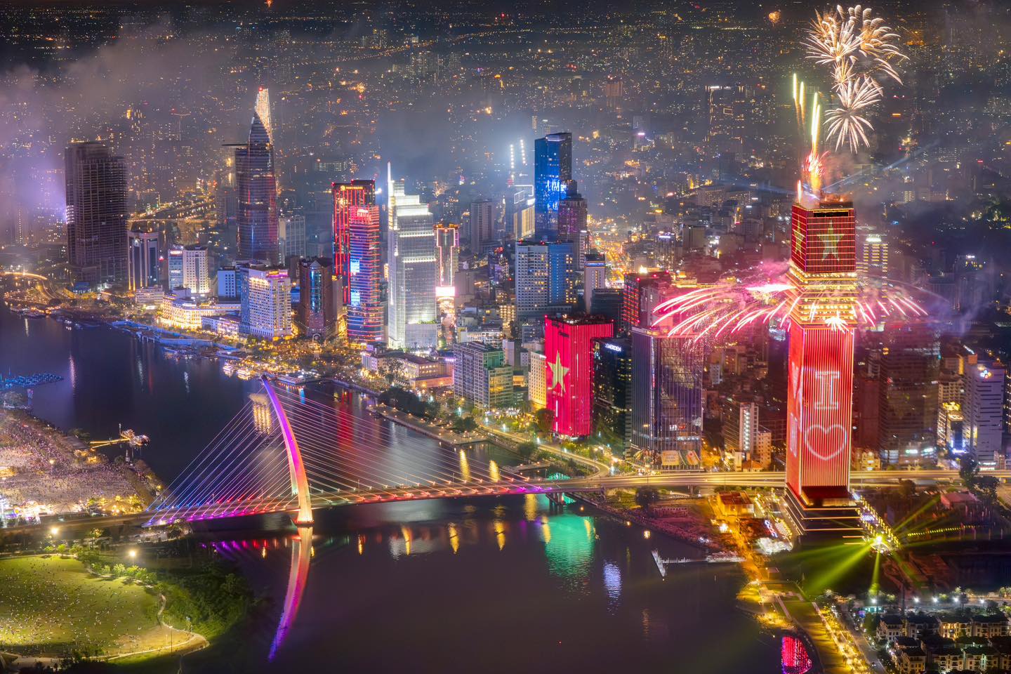 TP.HCM bắn pháo hoa, tổ chức ngày hội 30/4 tại nhiều địa điểm - 1