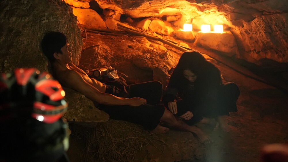 Kiều Minh Tuấn bị treo ngược, NSƯT Hạnh Thuý tụt huyết áp, sao nhí Thái Lan áp lực vì nói tiếng Việt trong phim "Phí Phông" - 3