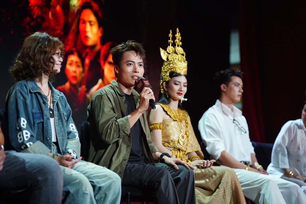 Trần Ngọc Vàng nói về cảnh nóng, nghệ sĩ Thanh Thủy phải uống thuốc ngủ khi quay "Heo 5 móng" - 1