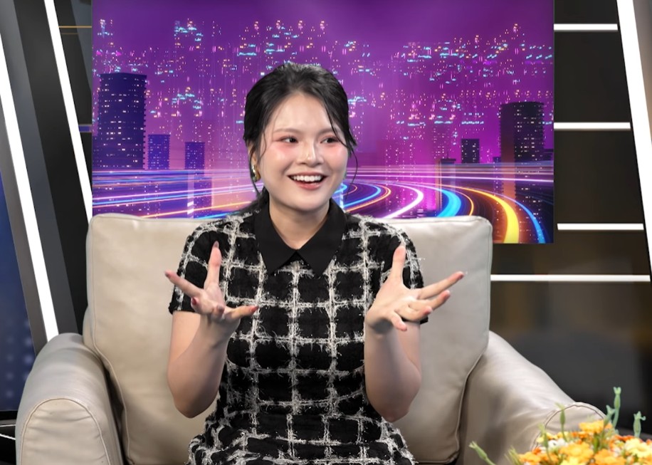 MC song ngữ Giáng Ngọc trải lòng về áp lực vô hình từ mạng xã hội qua cụm từ trending “Lỡ cả đời không rực rỡ thì sao?” - 2