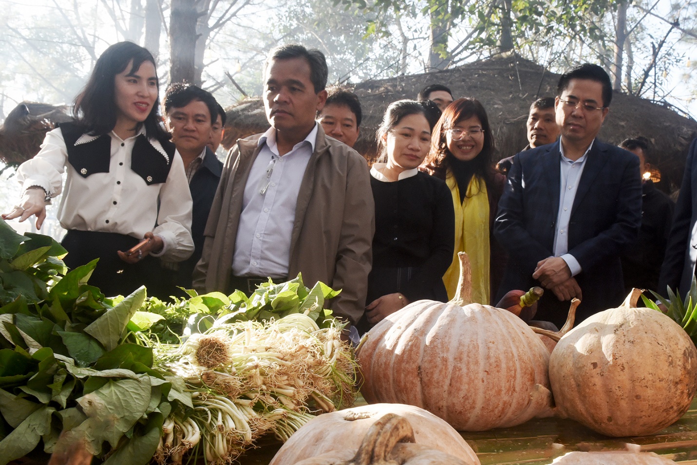 chuoi su kien van hoa – du lich chao mung gio to hung vuong va 30/4 o mang den - 4