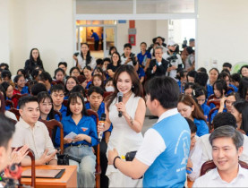  - Uyên Linh thắp lửa cảm hứng tại Đại học Tây Nguyên, gửi gắm thông điệp kỷ luật và yêu thương đến sinh viên