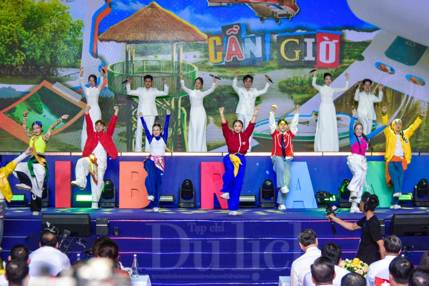 Khai mạc Ngày hội Du lịch TP.HCM đầy sôi động: Cơ hội ‘vàng’ săn tour hè 2026 - 2