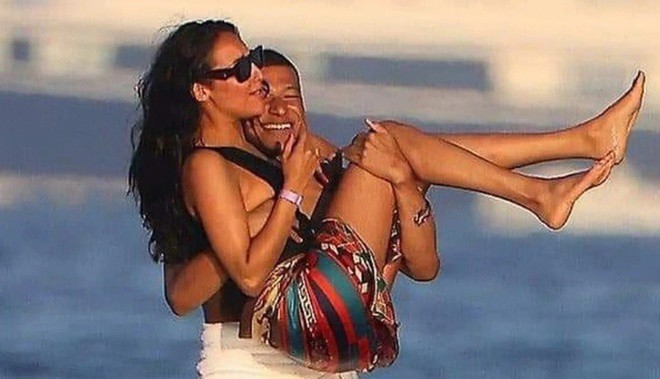 Tình trường bí ẩn của Mbappe: 8 năm bị đồn cặp kè 7 mỹ nhân - 5