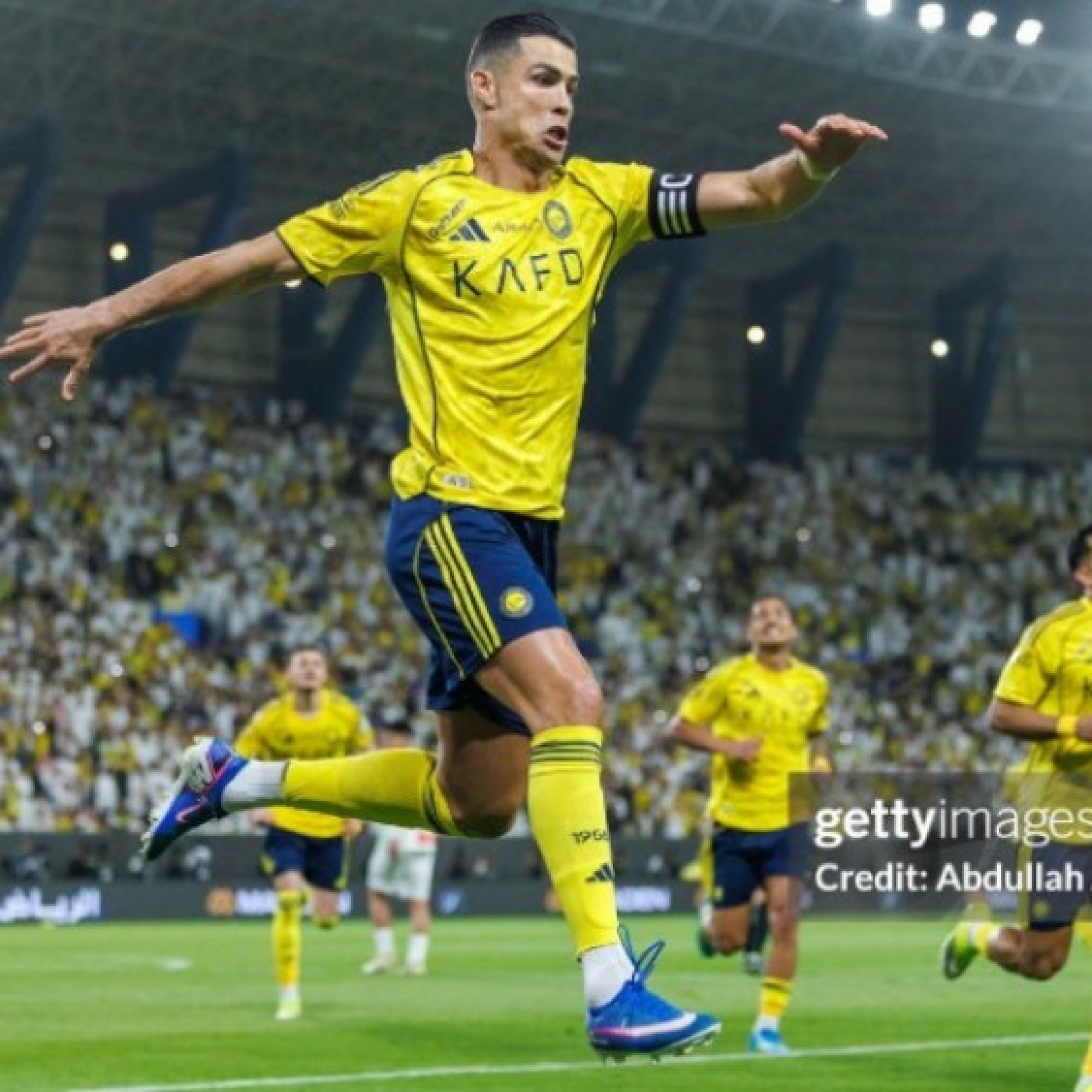  - Rực rỡ Ronaldo lập cú đúp trong ngày trở lại, Al Nassr đại thắng để vững ngôi đầu