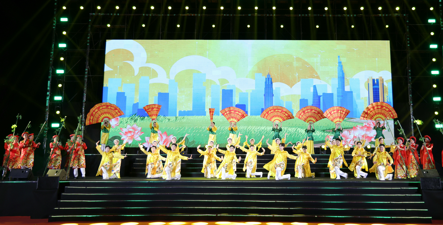 Vĩnh Long phát động thi đua thực hiện Nghị quyết Đại hội Đảng các cấp - 3