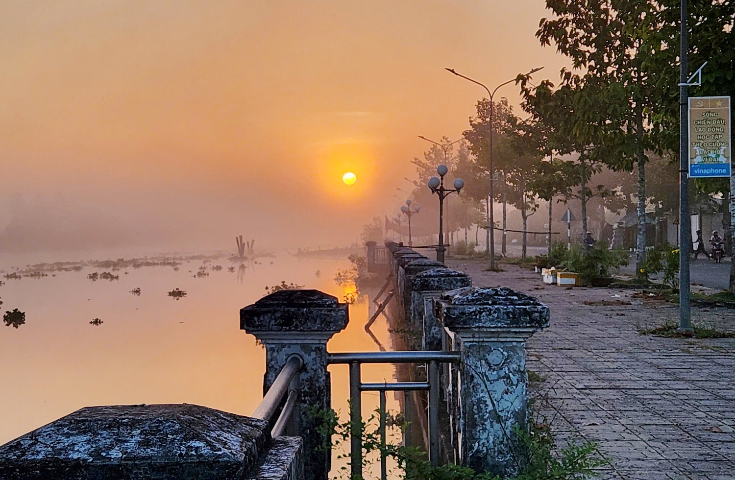 Ngắm bình minh trên sông Trăng ở Cần Thơ - 1