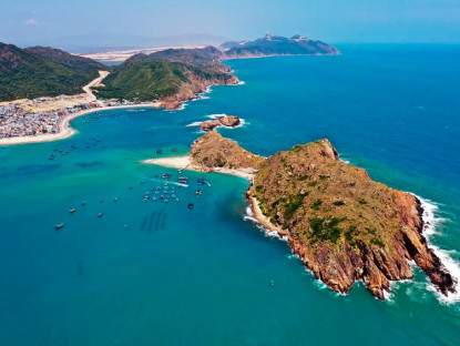 Làng chài Nhơn Hải  hoang sơ độc đáo bên bán đảo Hải Giang