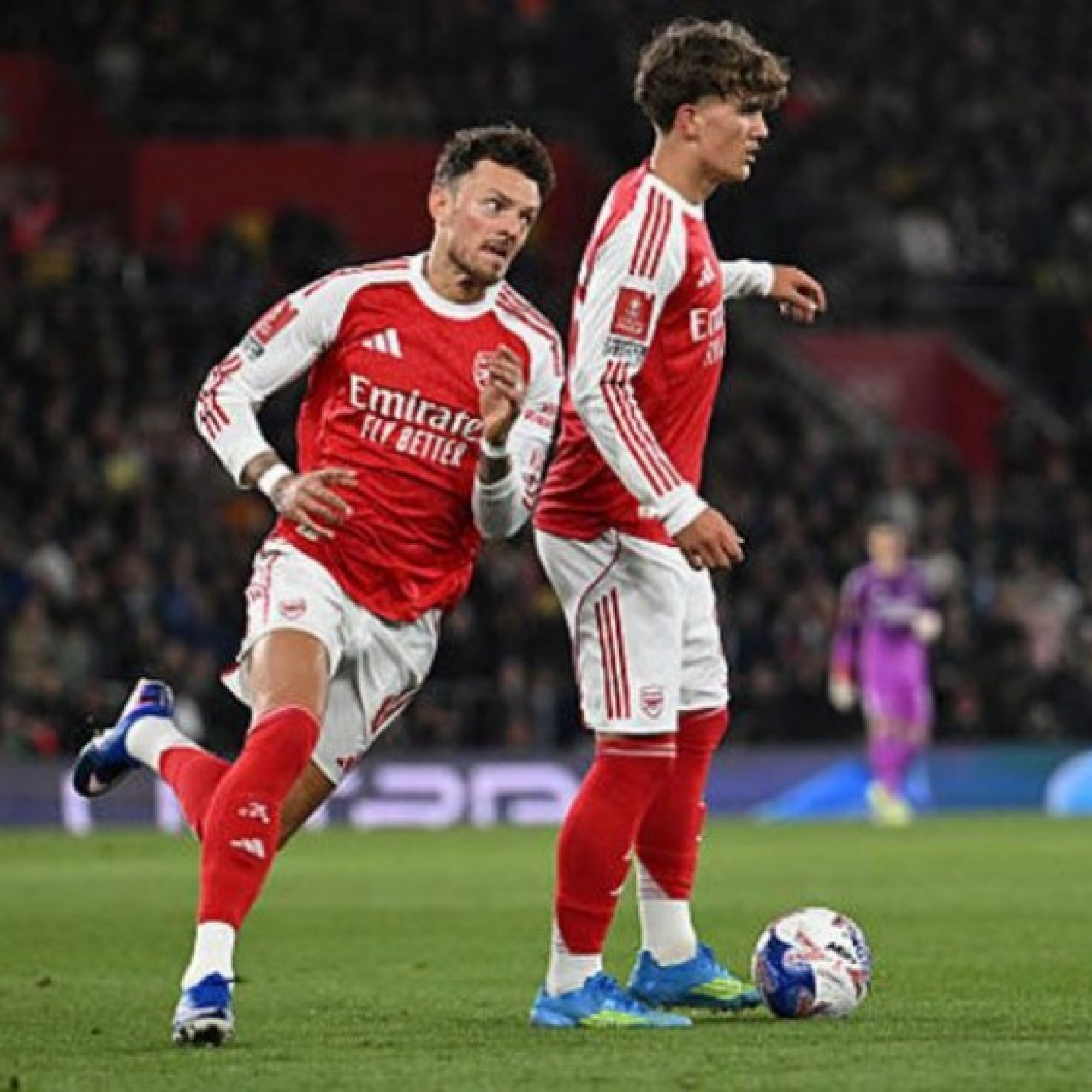  - Arsenal mơ tranh cúp nhưng đá như "ông lão", lo thần đồng 16 tuổi cũng bị thui chột