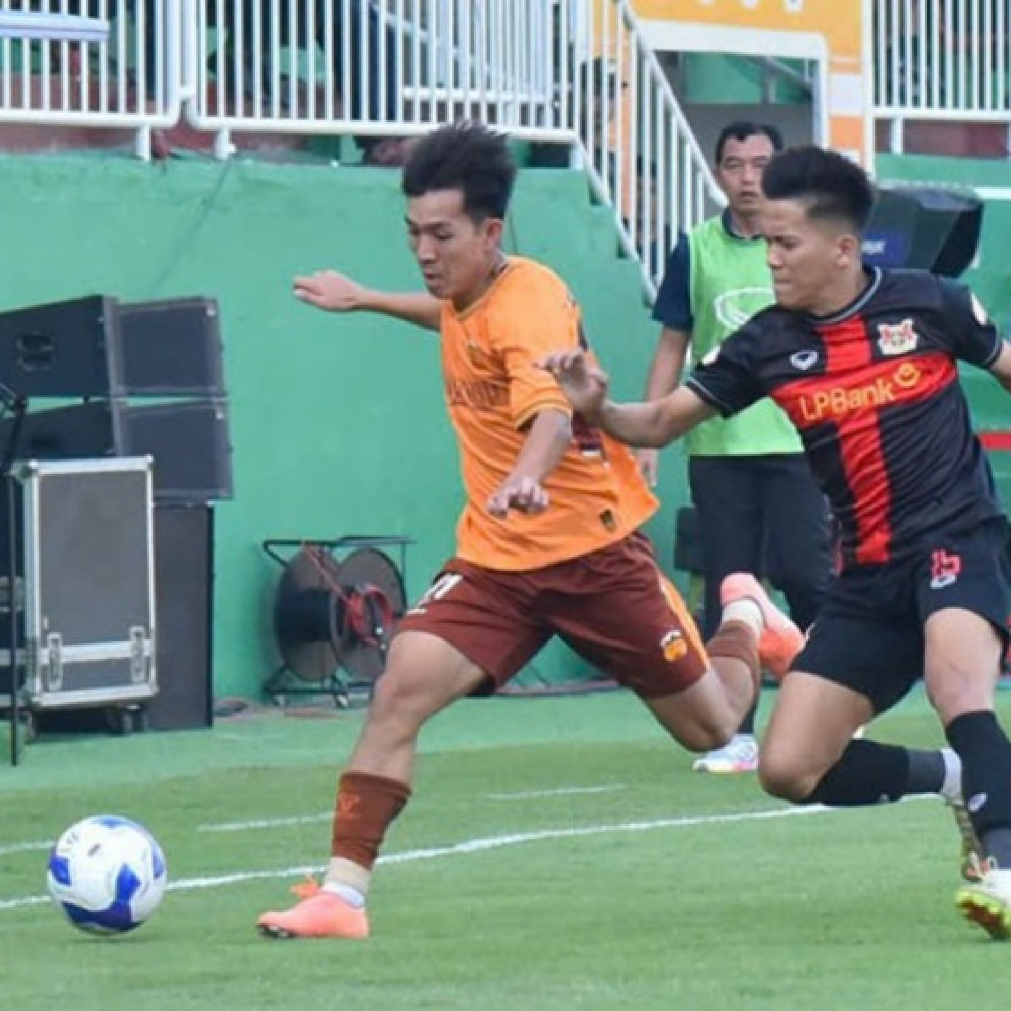  - Video bóng đá HAGL - Ninh Bình: Phản công sắc lẹm (V-League)