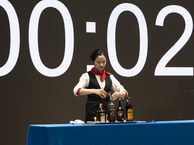 Sinh viên ĐH Hạ Long đạt giải 3 chung kết cuộc thi pha chế và biểu diễn Showmanship