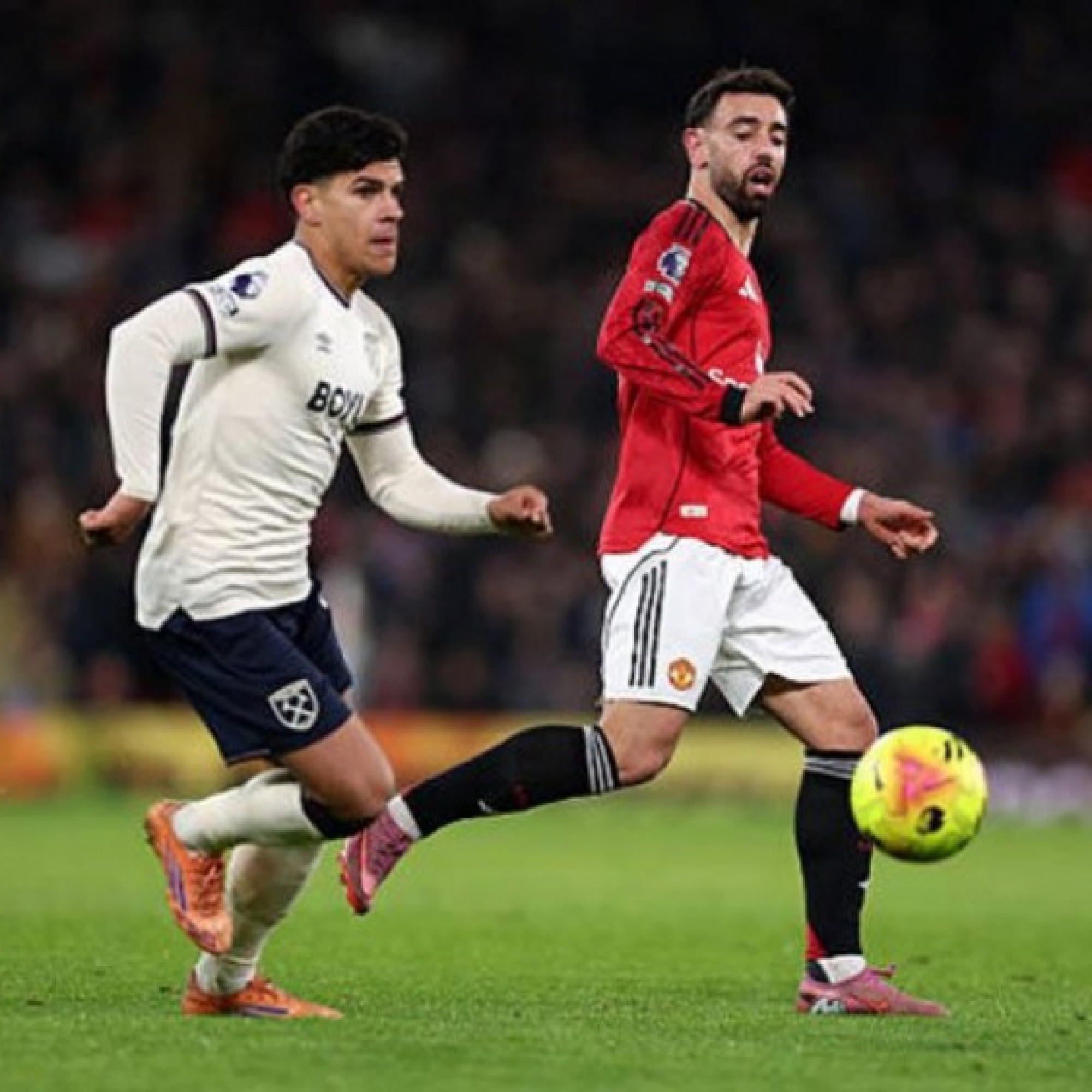  - Fernandes chọn đàn em kế tục mình ở MU, Giggs tiến cử sao trẻ cần mua