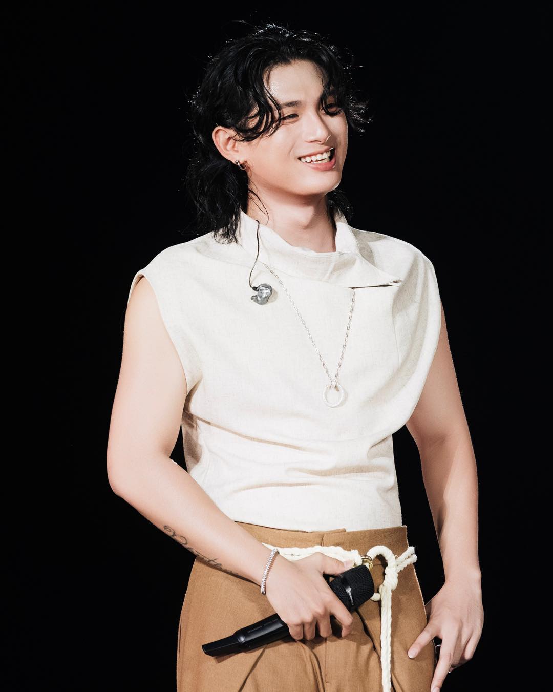 Sau 2 năm vắng bóng, GREY D trở lại ấn tượng: chiếm lĩnh Apple Music Việt Nam, tạo hiệu ứng mạnh trên các nền tảng nhạc số - 1