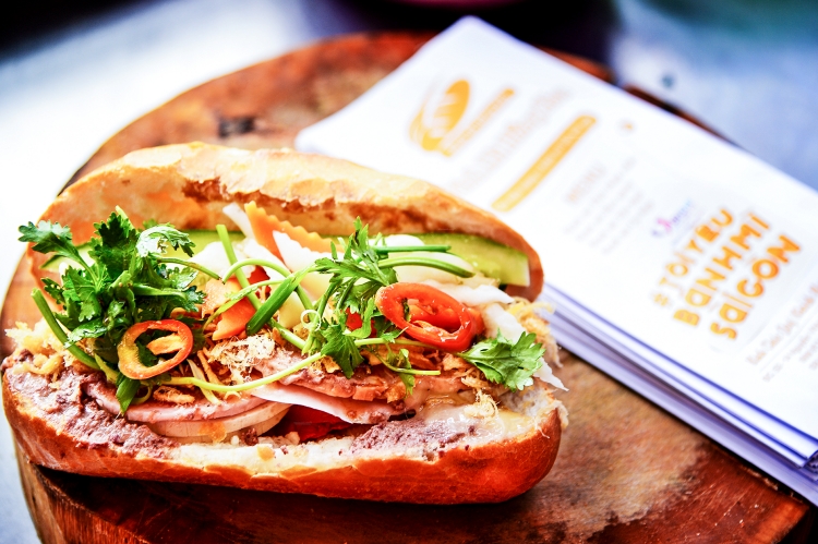Bánh mì Sài Gòn: Từ món ăn đường phố đến “điểm chạm” du lịch toàn cầu - 2