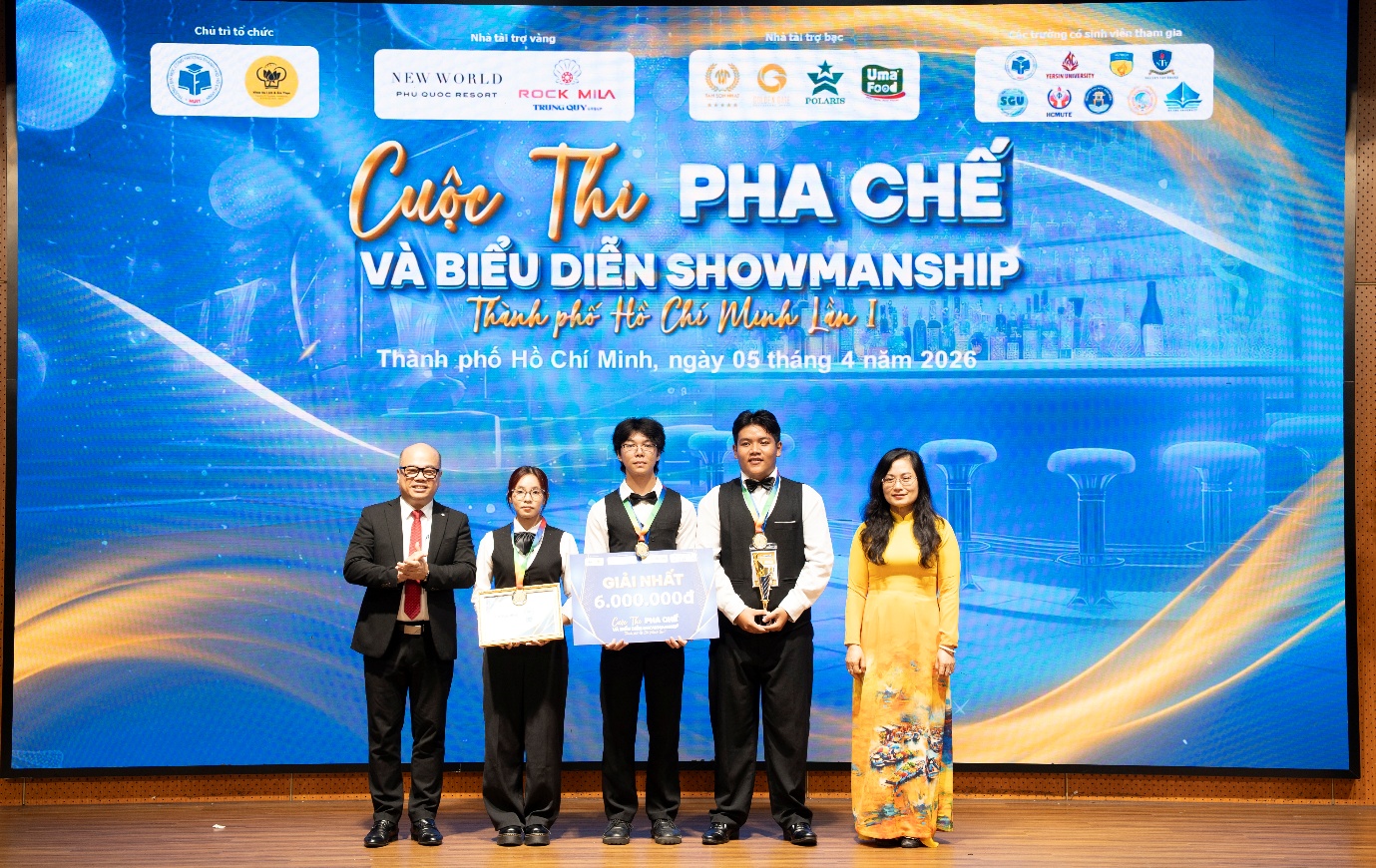 Sinh viên ĐH Hạ Long đạt giải 3 chung kết cuộc thi pha chế và biểu diễn Showmanship - 2