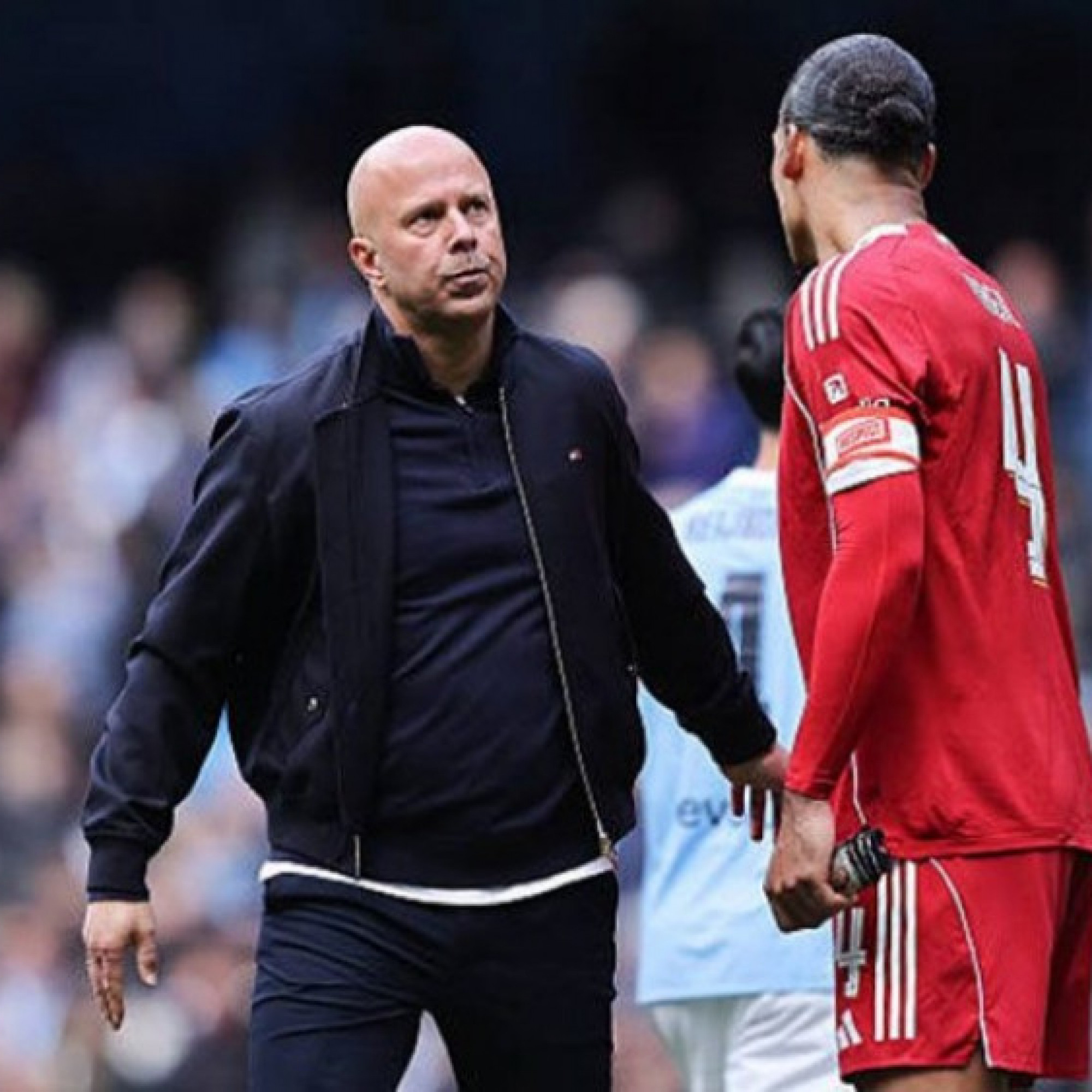  - Cay đắng fan Liverpool mong đội nhà thua đậm PSG để Arne Slot bị sa thải