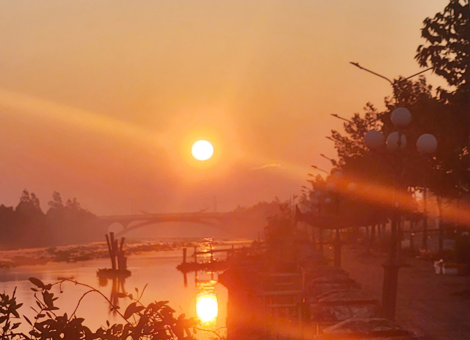 Hai phút 'nín thở' nhìn mặt trời nhô lên từ mặt sông ở Cần Thơ - 6