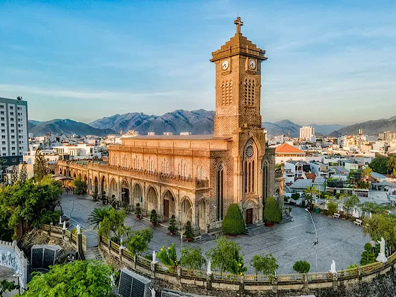 Khánh Hòa: Du lịch tâm linh được đánh thức giữa miền di sản và thiên nhiên - 2