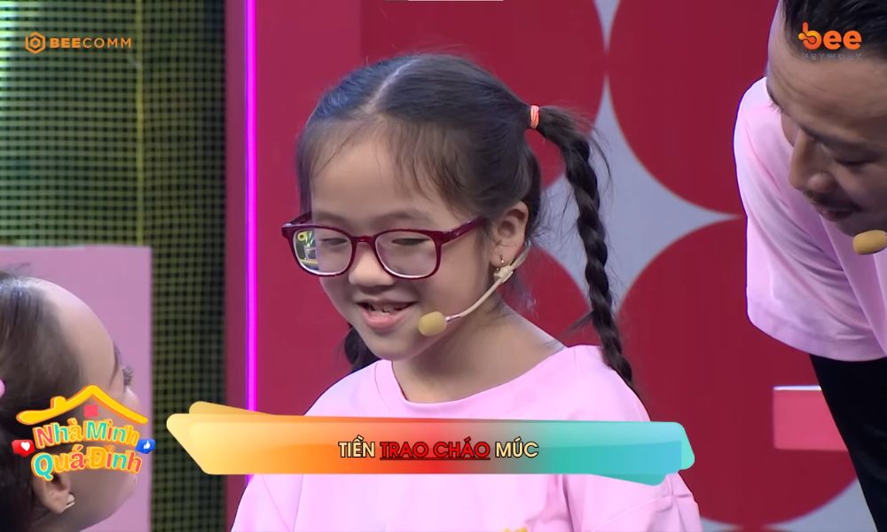 Diễm Phương diễn nét nũng nịu khiến MC Dương Hồng Phúc và Hoàng Phi “đỡ không kịp” - 2