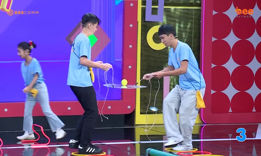 Diễm Phương diễn nét nũng nịu khiến MC Dương Hồng Phúc và Hoàng Phi “đỡ không kịp” - 3