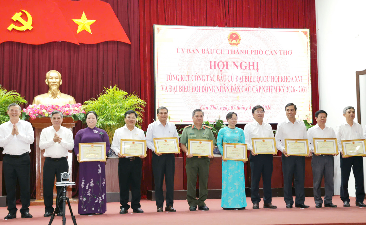 Cần Thơ tăng tốc đưa nghị quyết đại hội Đảng các cấp đi vào cuộc sống - 3