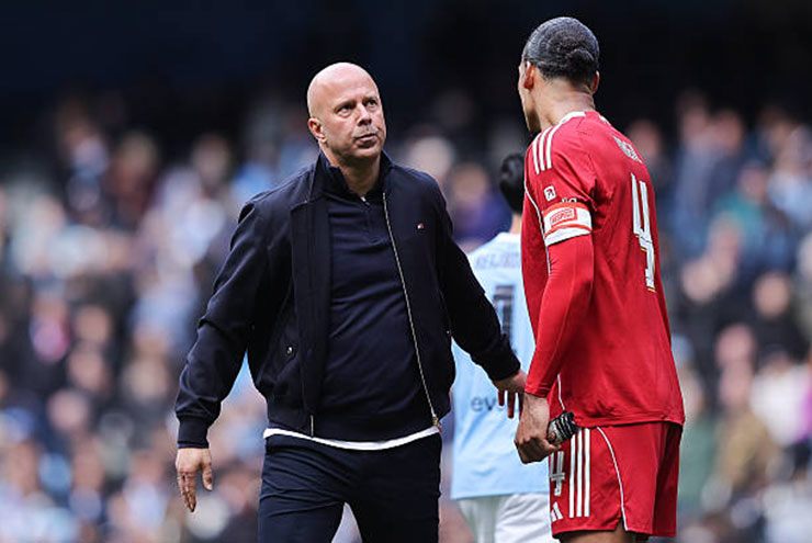 Cay đắng fan Liverpool mong đội nhà thua đậm PSG để Arne Slot bị sa thải - 1