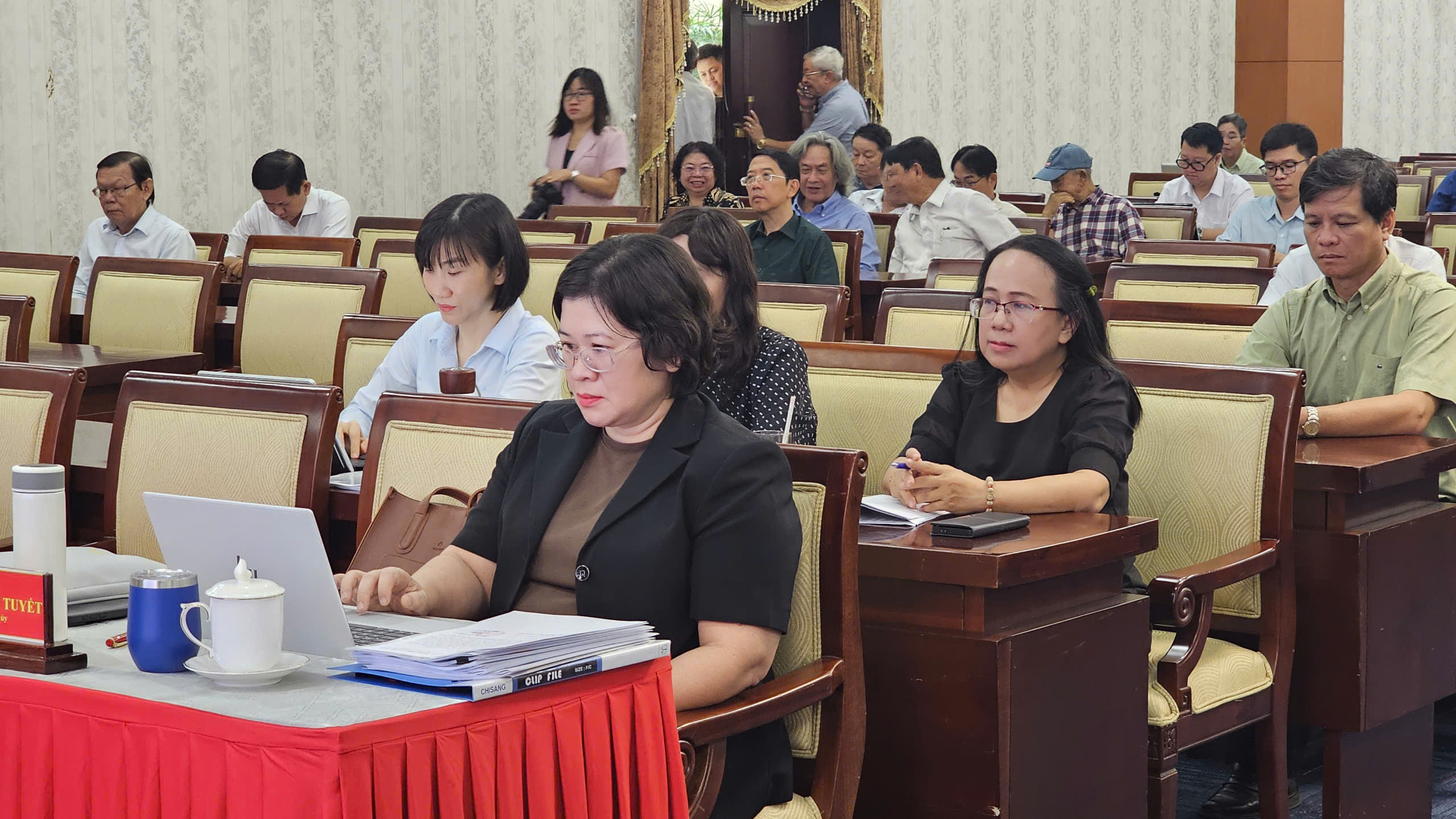 Triển khai Nghị quyết Đại hội XIV đến đội ngũ báo chí, trí thức, văn nghệ sĩ - 1