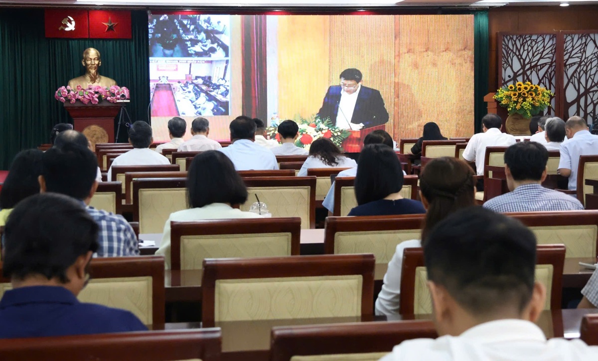 Triển khai Nghị quyết Đại hội XIV đến đội ngũ báo chí, trí thức, văn nghệ sĩ - 3