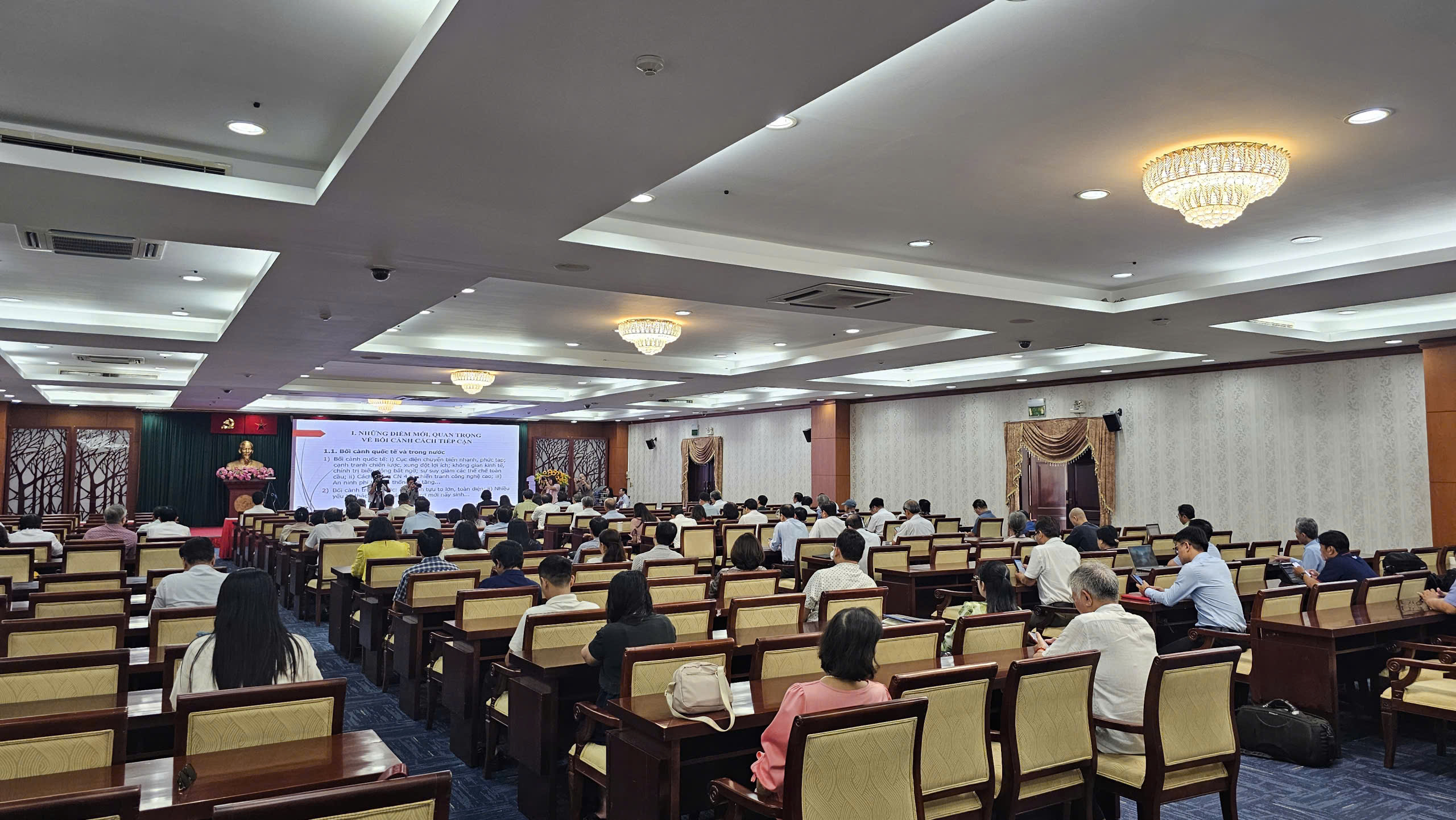 Triển khai Nghị quyết Đại hội XIV đến đội ngũ báo chí, trí thức, văn nghệ sĩ - 2