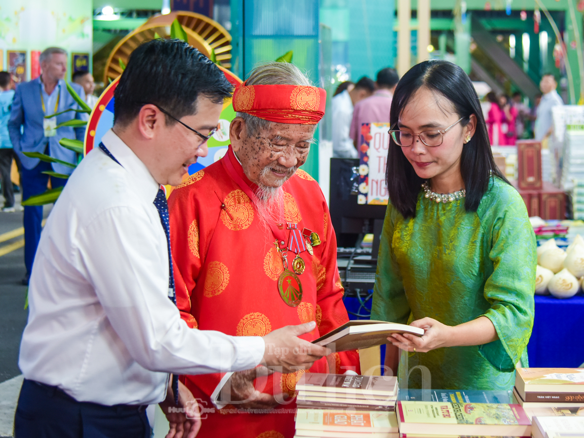 Đẩy mạnh chuyển đổi số, nâng tầm văn hóa đọc toàn diện - 1