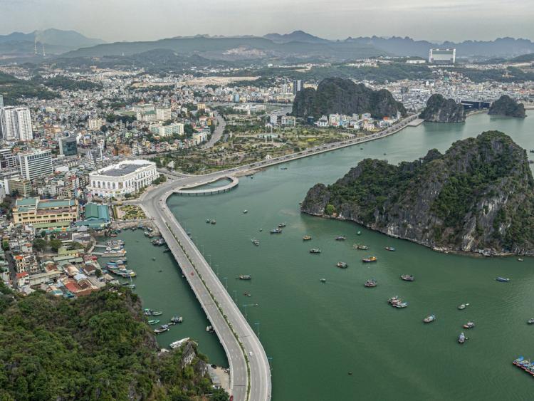 Quảng Ninh lấy ý kiến thành lập thành phố trực thuộc Trung ương