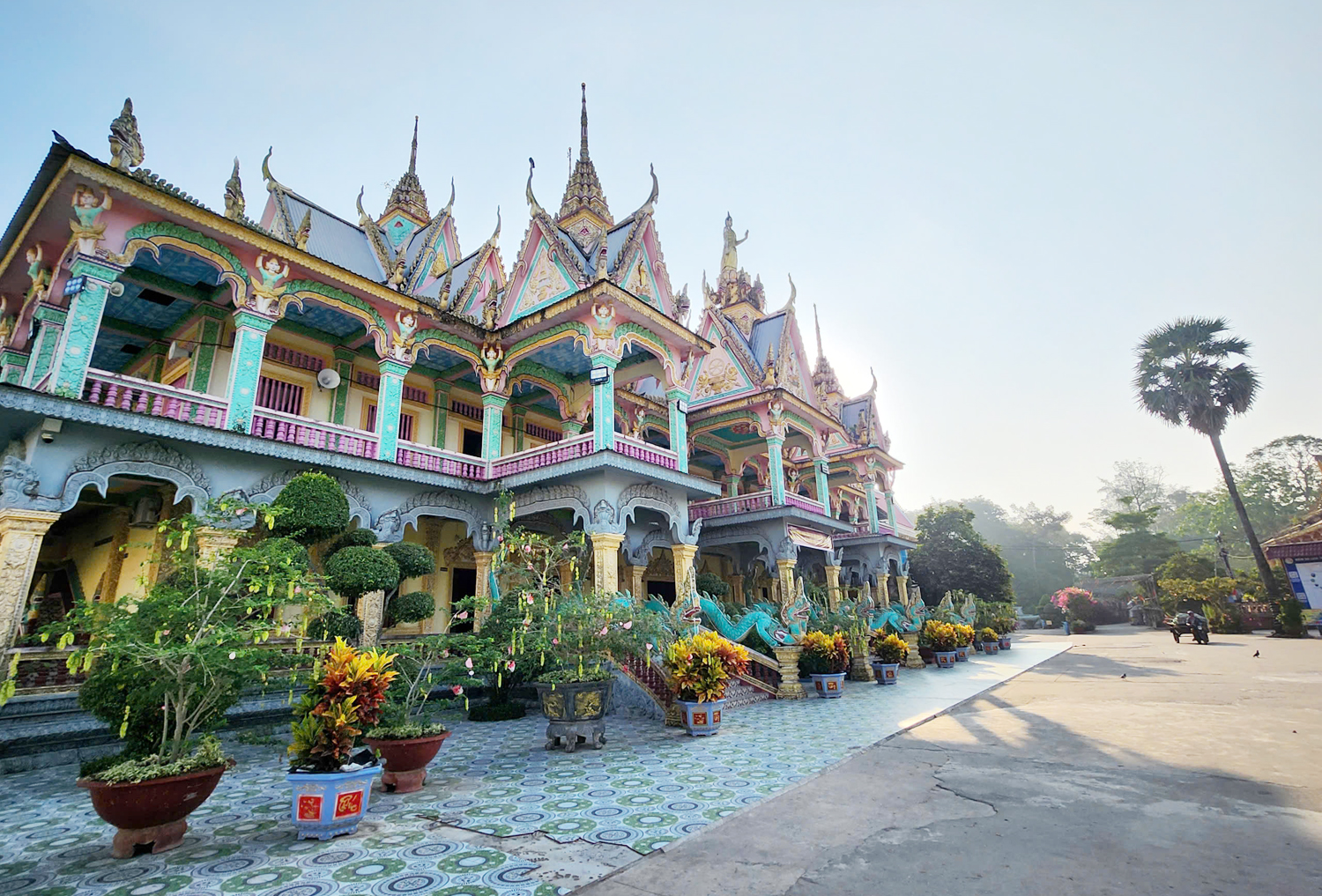 Cần Thơ xây lại ngôi trường xuống cấp trước điểm du lịch chùa Som Rong - 3