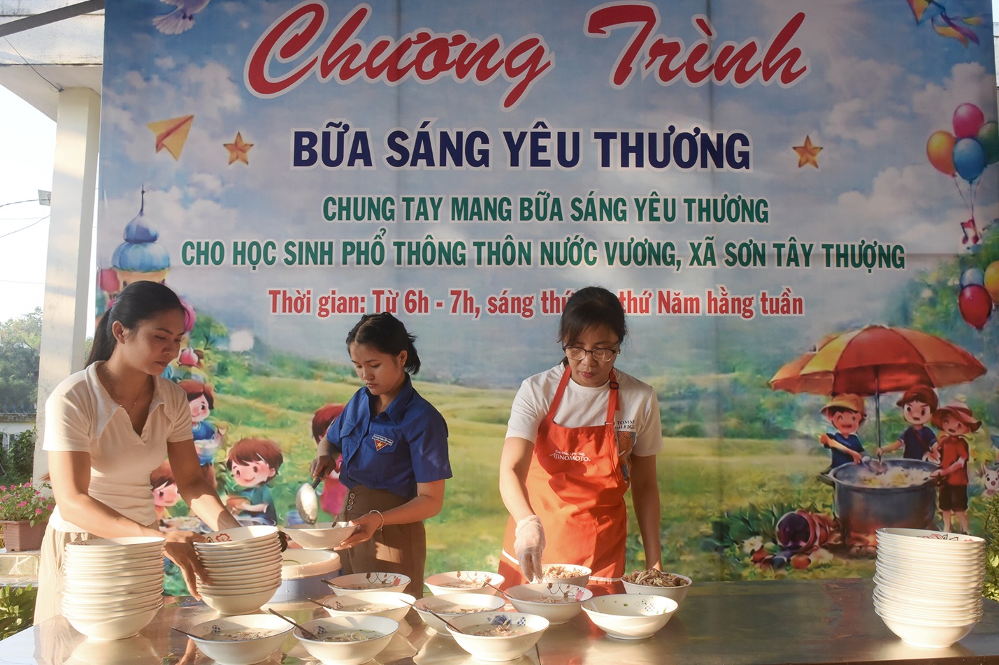 bua sang yeu thuong tiep suc den truong hoc tro ngheo vung cao - 4