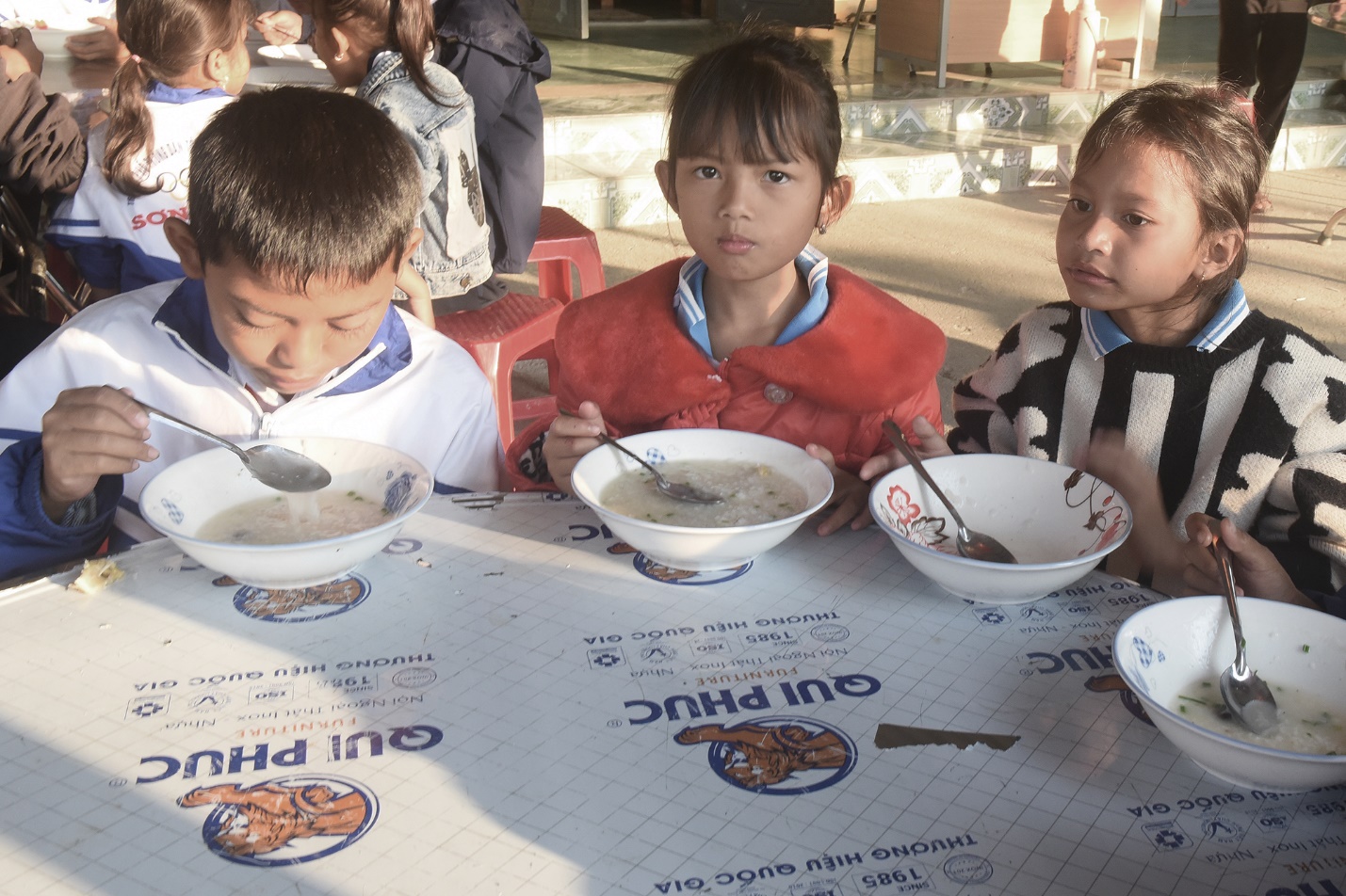 bua sang yeu thuong tiep suc den truong hoc tro ngheo vung cao - 8